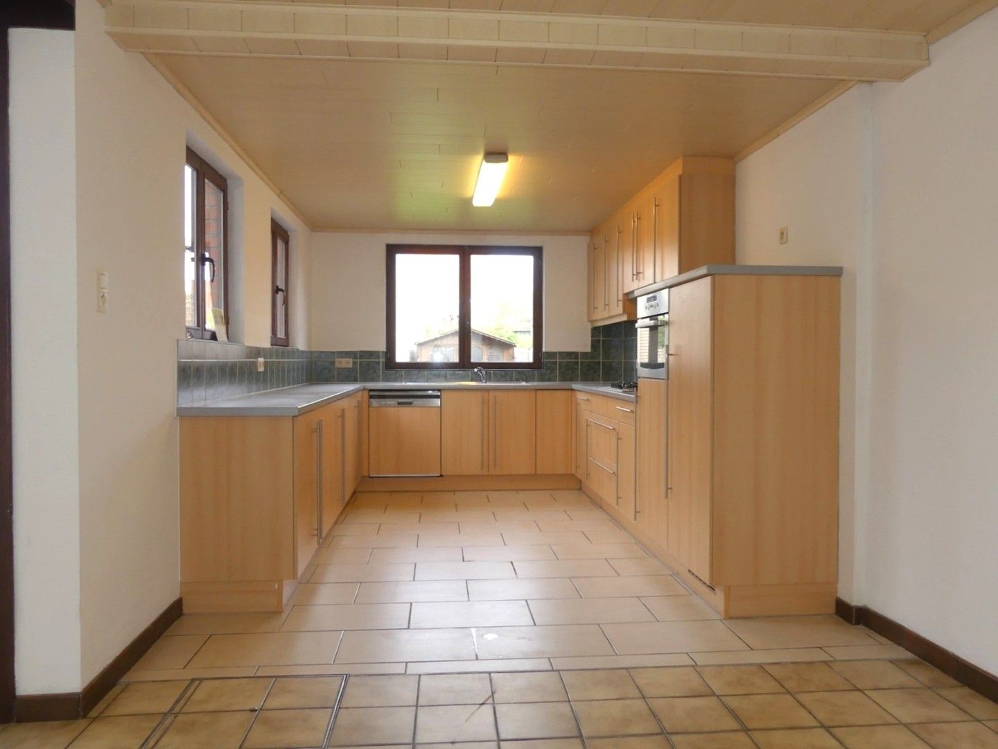 Ruime en instapklare gezinswoning met 5 slaapkamers foto 5