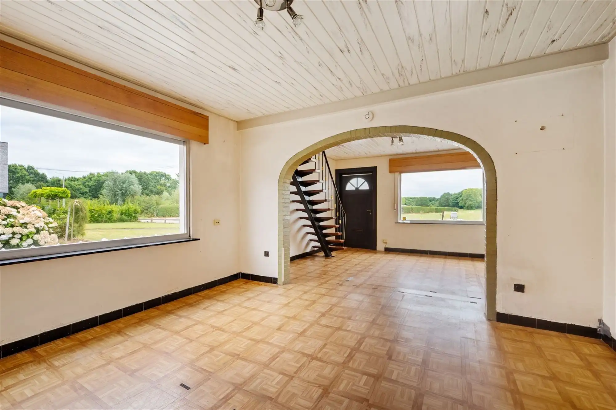 Bescheiden, grondig te moderniseren woning te Onze-Lieve-Vrouw-Waver foto 2