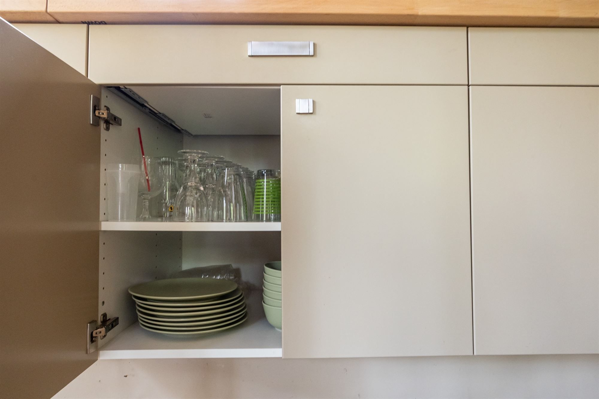 Charmante chalet met privatieve vijver op idyllisch perceel foto 9