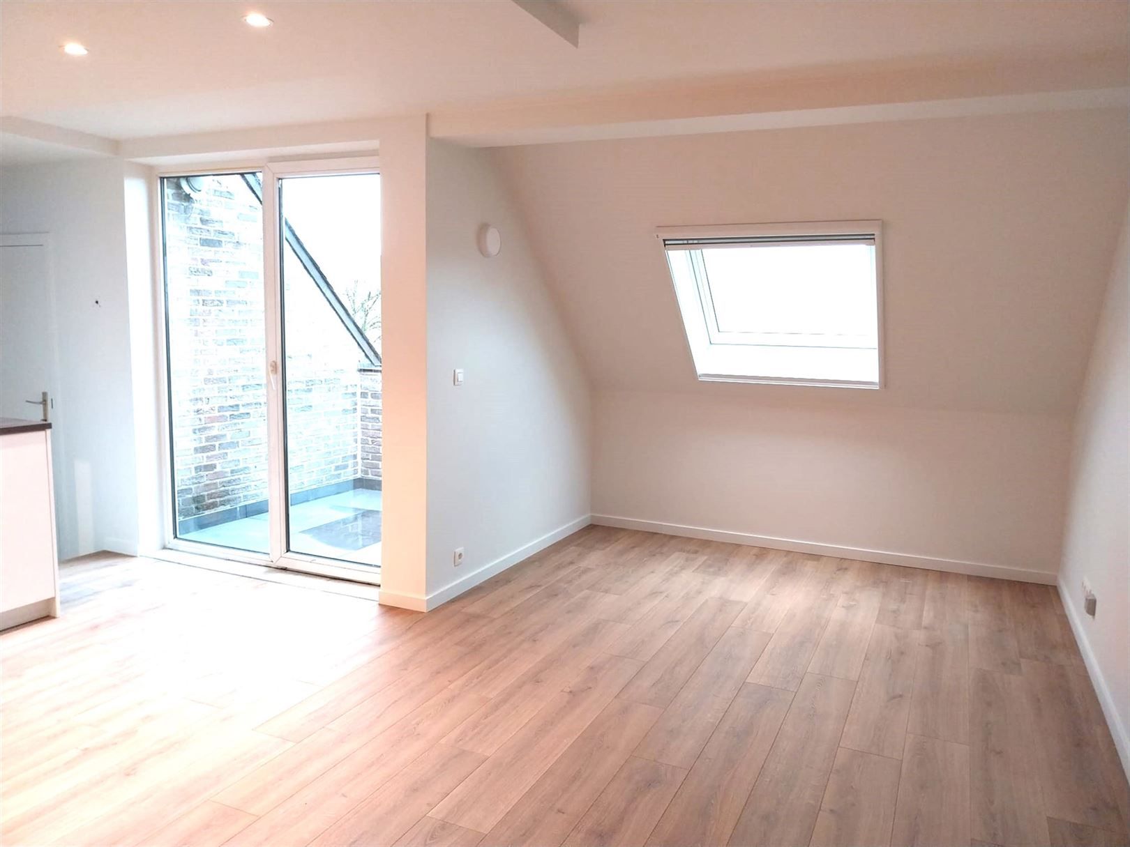 TE HUUR: Volledig gerenoveerd appartement met 1 slaapkamer te Munsterbilzen! foto 5