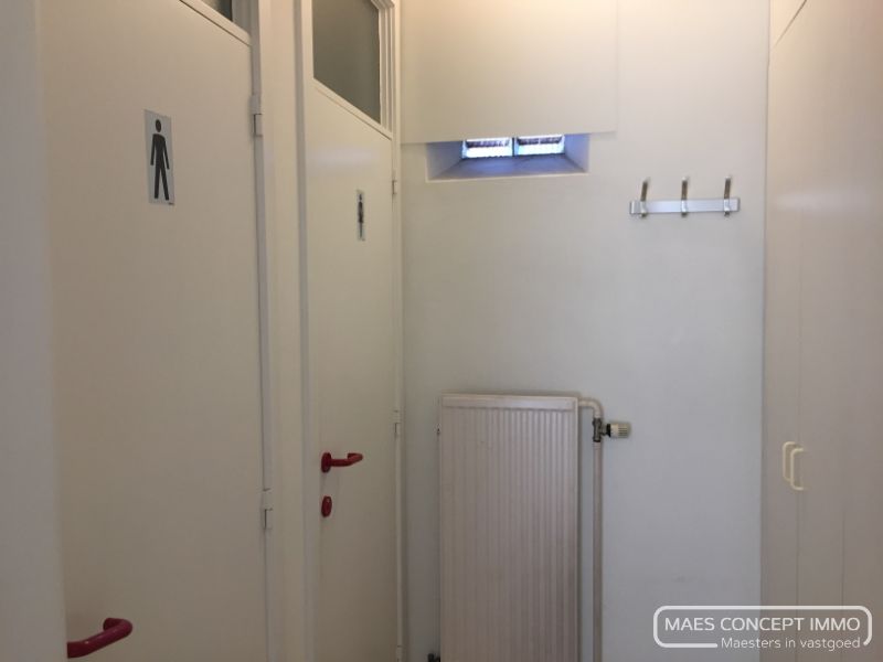 Kantoor van 180 m² te huur in Anzegem op toplocatie foto 13