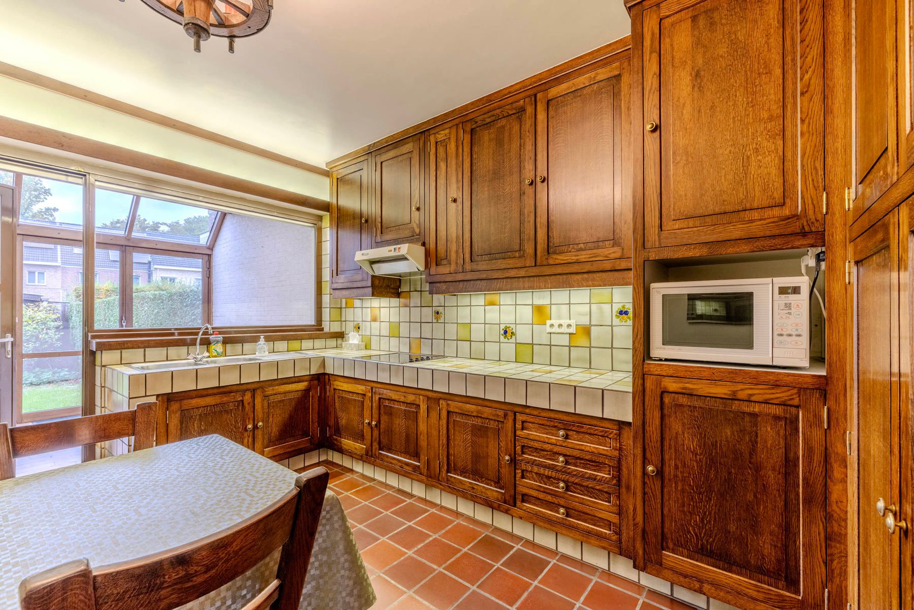 Goed onderhouden woning met 6 slpk in rustige omgeving. foto 4