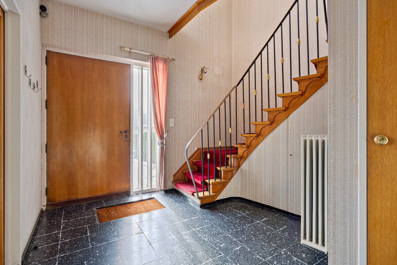 Ruime te renoveren gezinswoning met 4 slpks in het centrum van Herentals ! foto 5