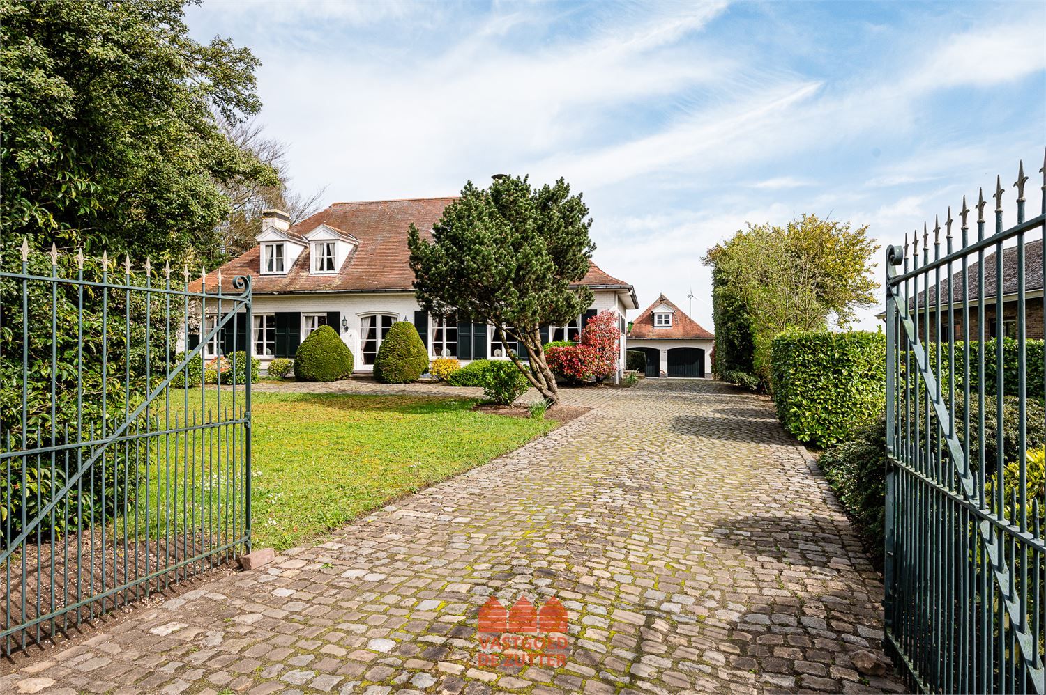 Prachtige stijlvolle villa met panoramisch uitzicht foto 2