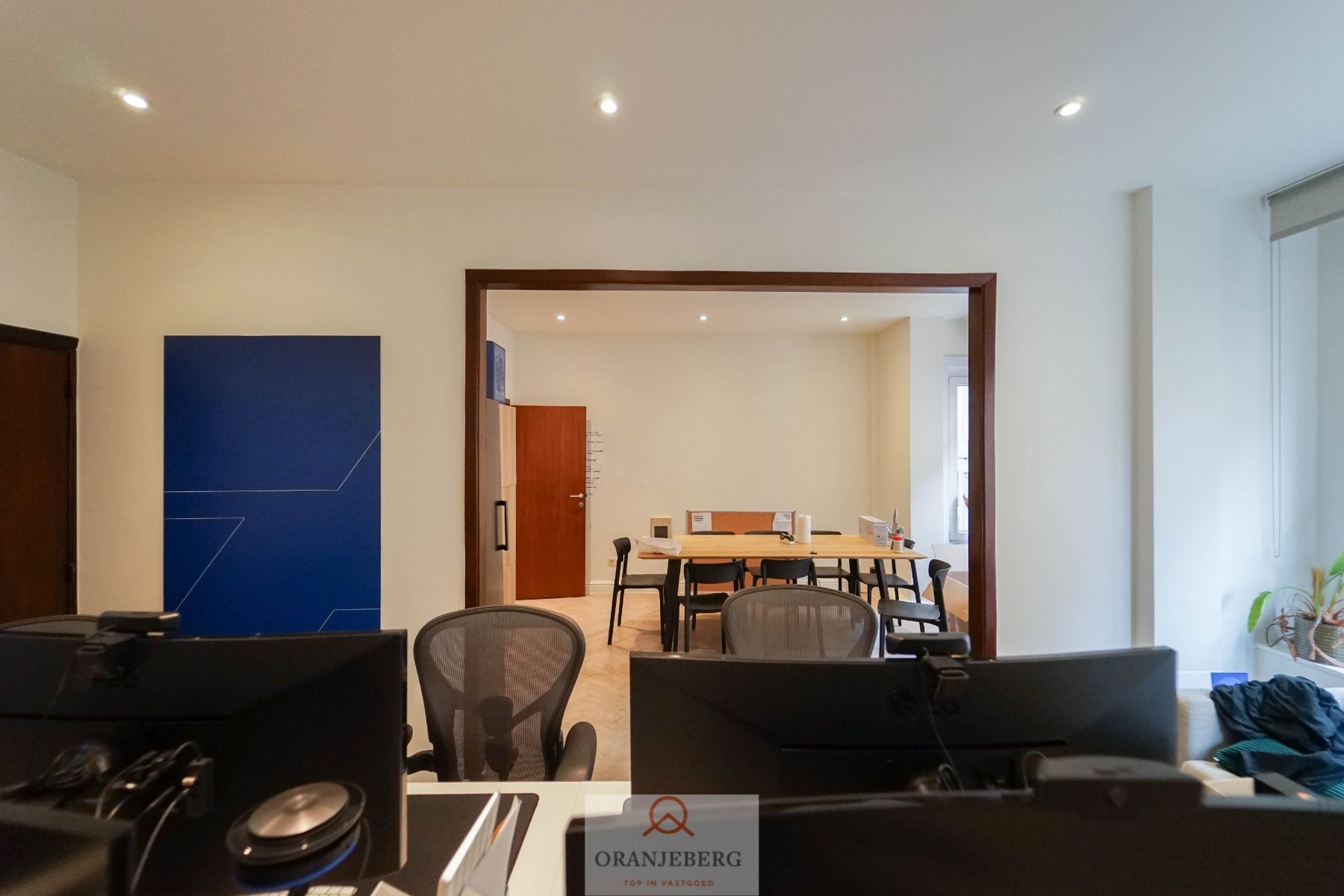 Uitstekend gelegen kantoorruimte ( 117 m²) in Gent-centrum. foto {{pictureIndex}}