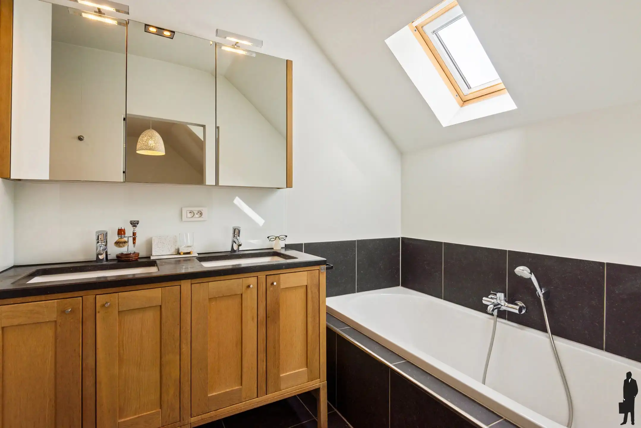 Duplex appartement met terras in het centrum van Kontich foto 24