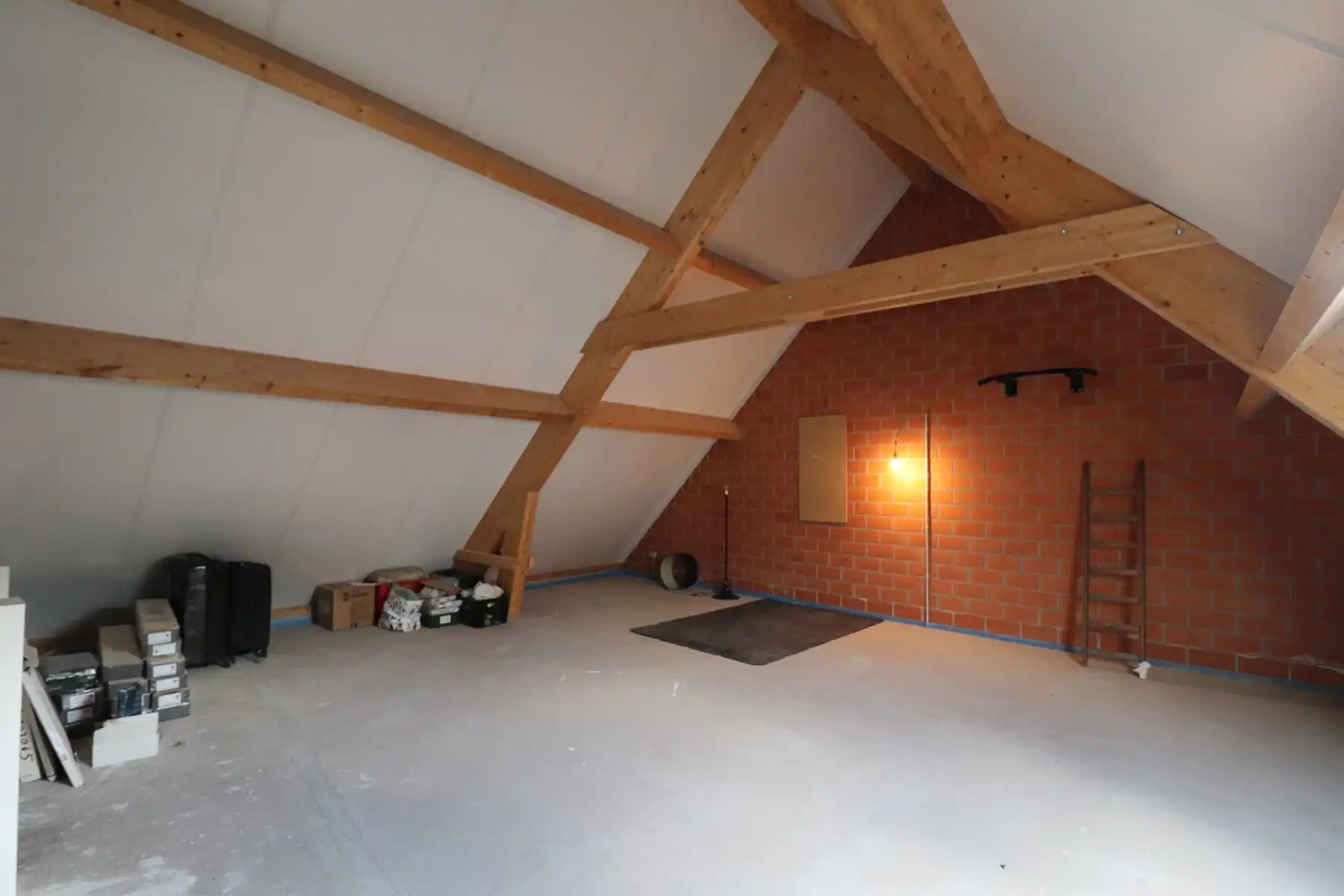 Charmante BEN-woning met 3 slaapkamers, zolder, terras met tuin en ondergrondse parking. foto 18