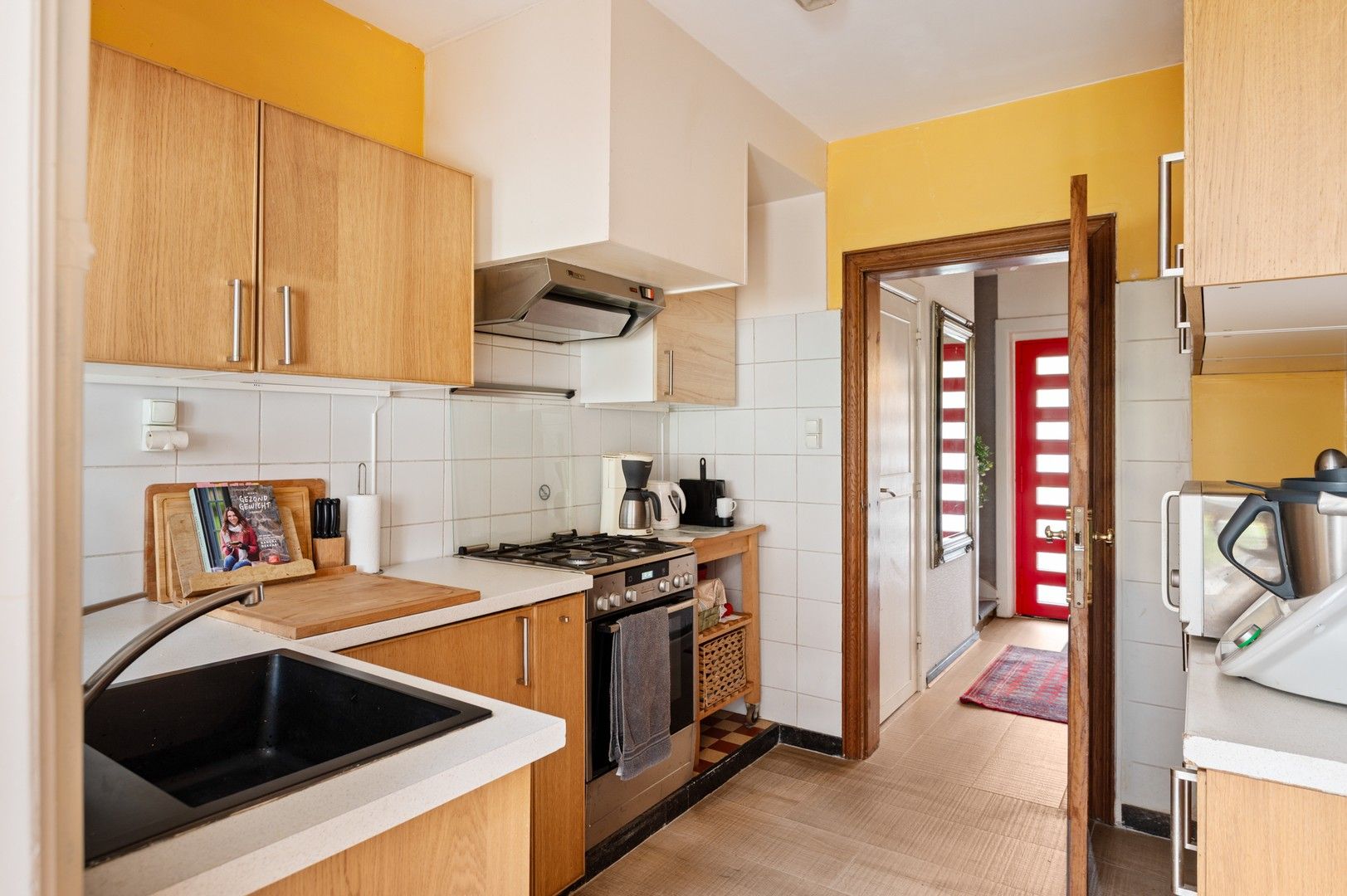 Verzorgde woning met 3 slp en ruime tuin op toplocatie in Schoten foto 3