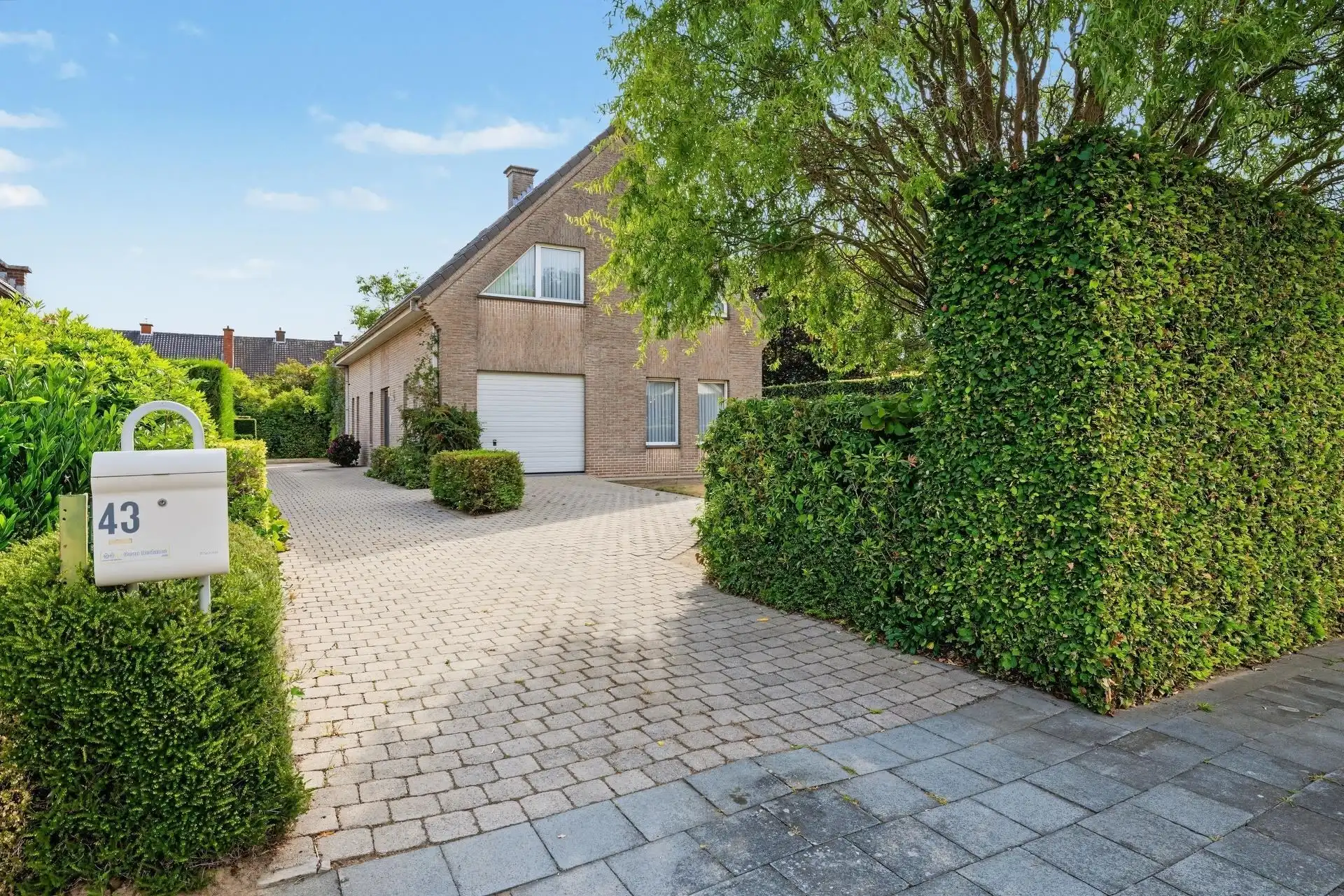 Uitstekend gelegen gezinswoning met 4 slaapkamers + bureau en ruime garage foto 28
