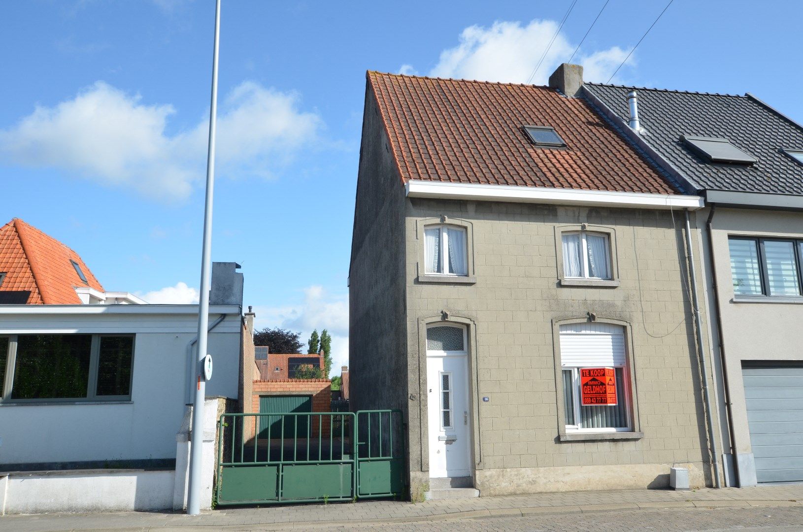 Te renoveren ruim woonhuis  foto {{pictureIndex}}