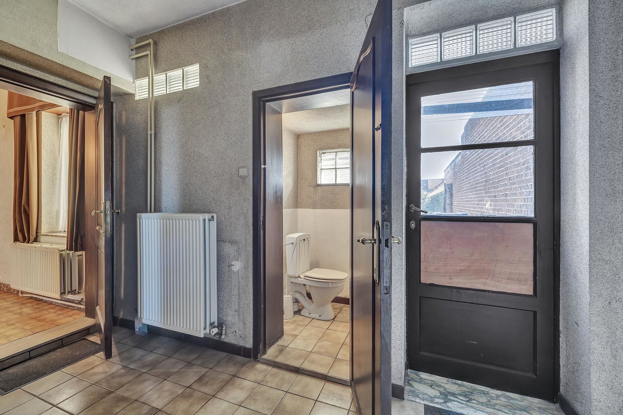 Ruime te renoveren woning op toplocatie foto 13