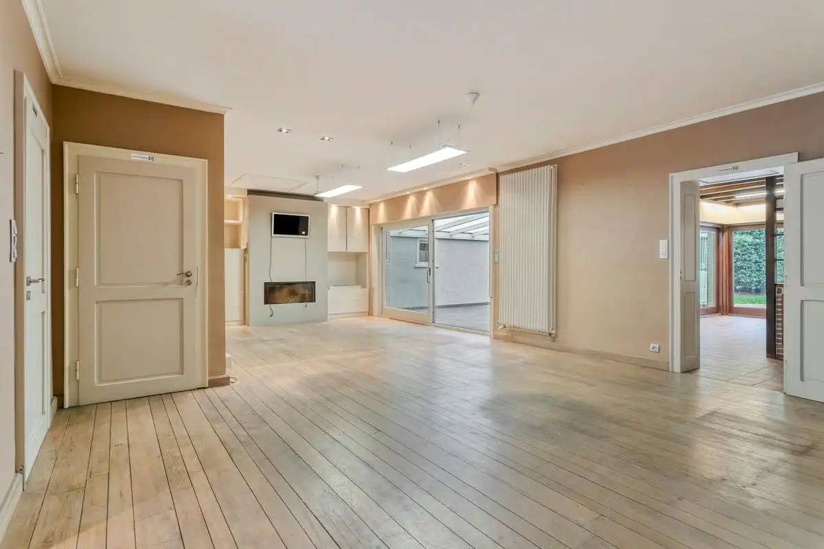 Magazijn van circa 1.285 m² met woning te koop in Bellegem foto 5