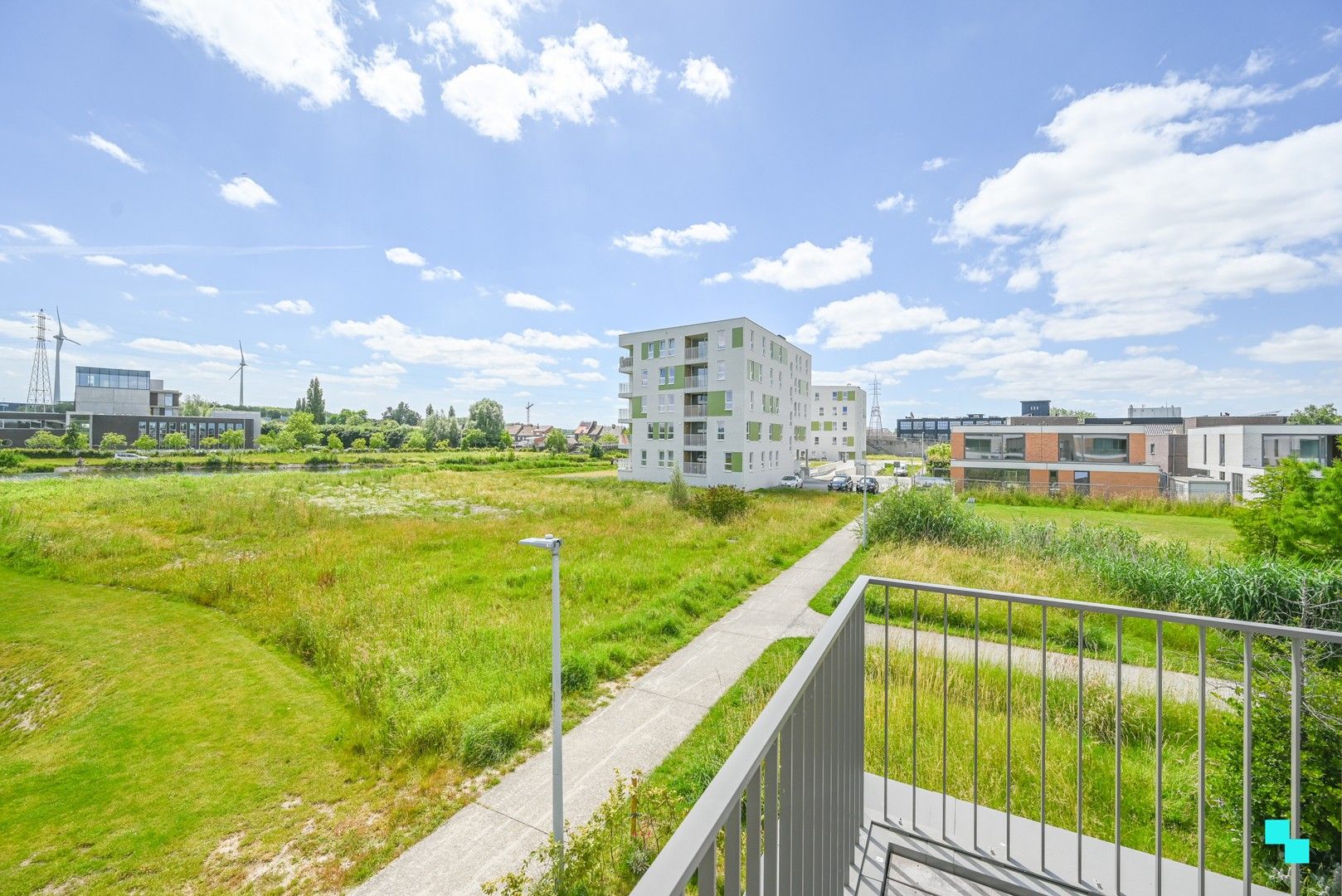 Lichtrijk appartement met zicht op het water in Harelbeke foto 22