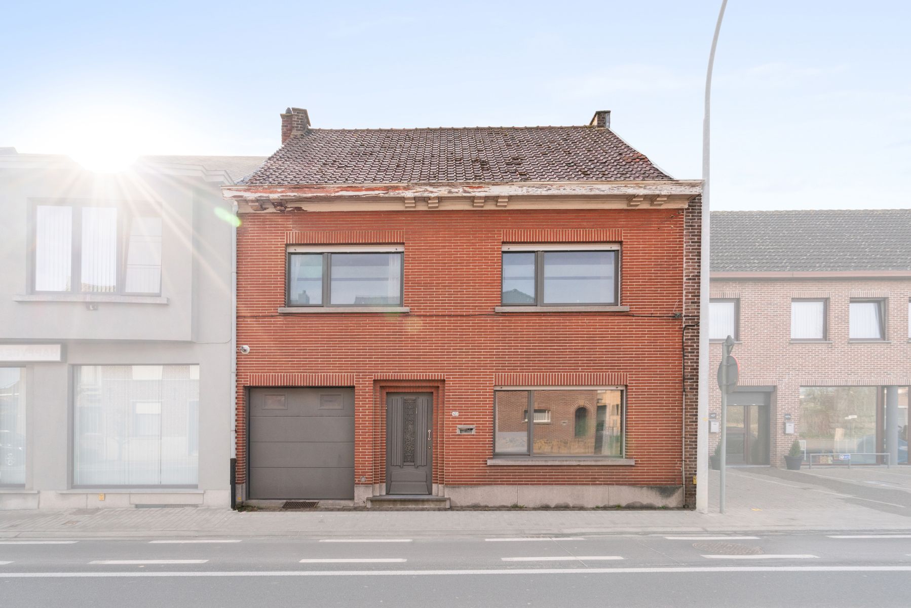 TE KOOP - Ruime woning met 4 slaapkamers en EPC D foto {{pictureIndex}}
