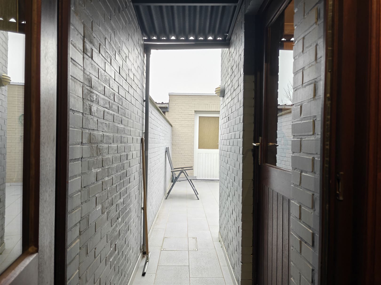 TE HUUR: Gesloten bebouwing met 2 slaapkamer te Hasselt! foto 13