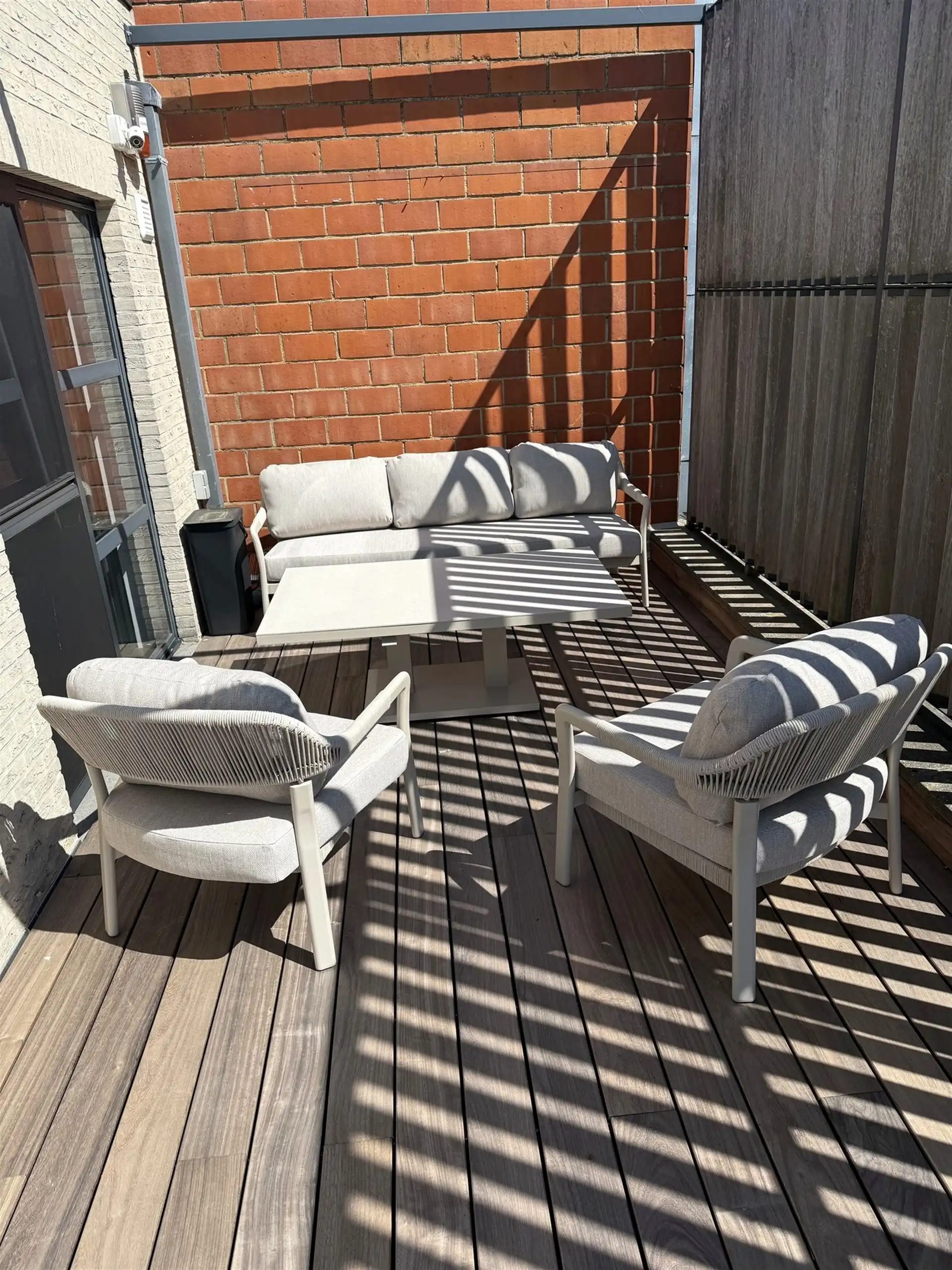 Stijlvol en lichtrijk appartement met twee terrassen en open uitzicht foto 7