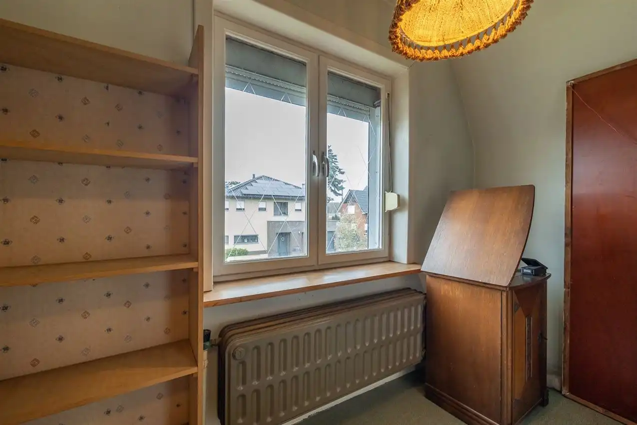 Vlakbij ingang merodebossen, soldie woning met potentieel foto 43