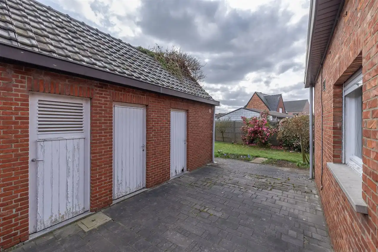 Rustig gelegen te renoveren woning met 3 slk foto 43