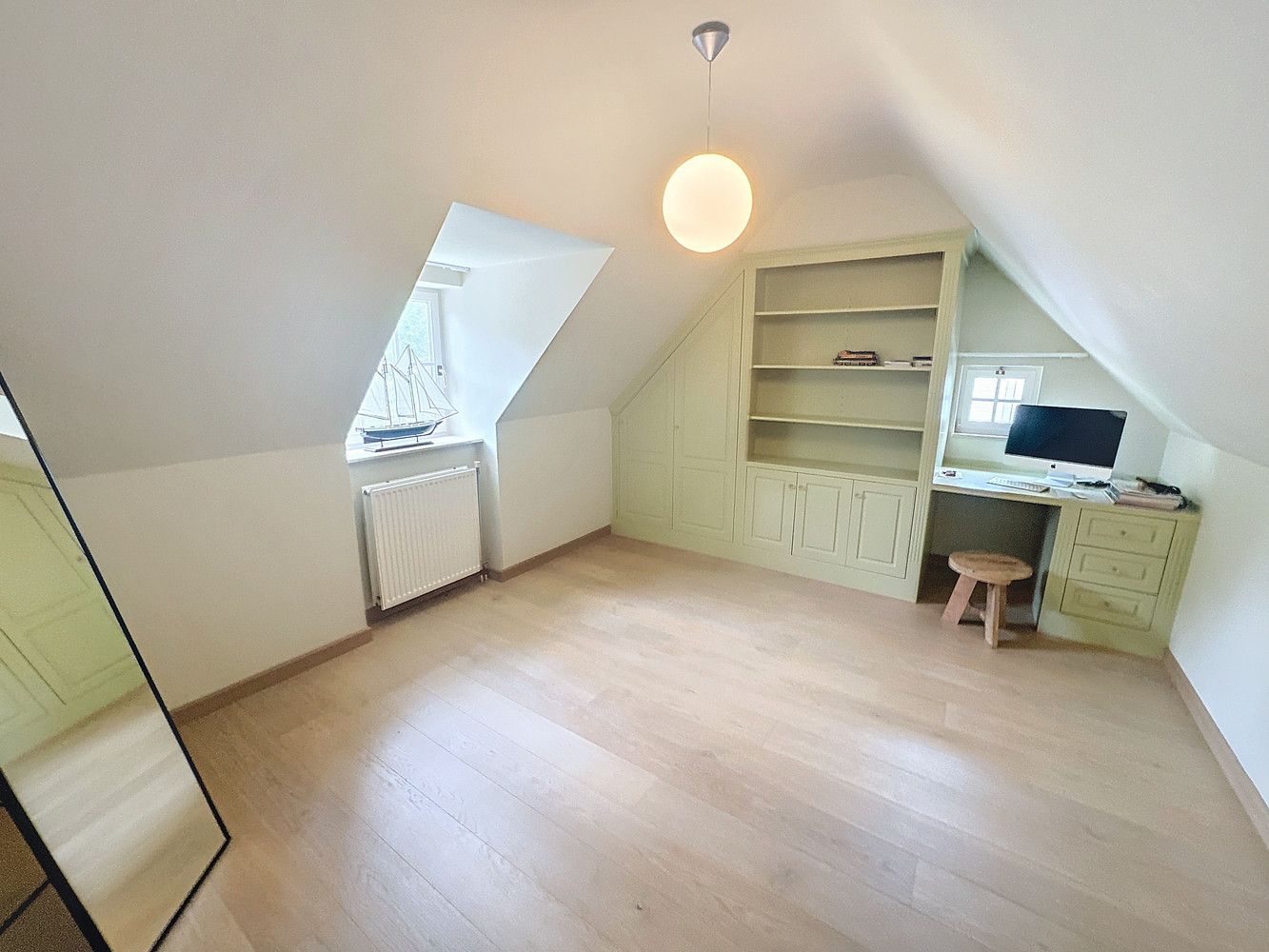 Ruime en gezellige woning met prachtige tuin foto 22