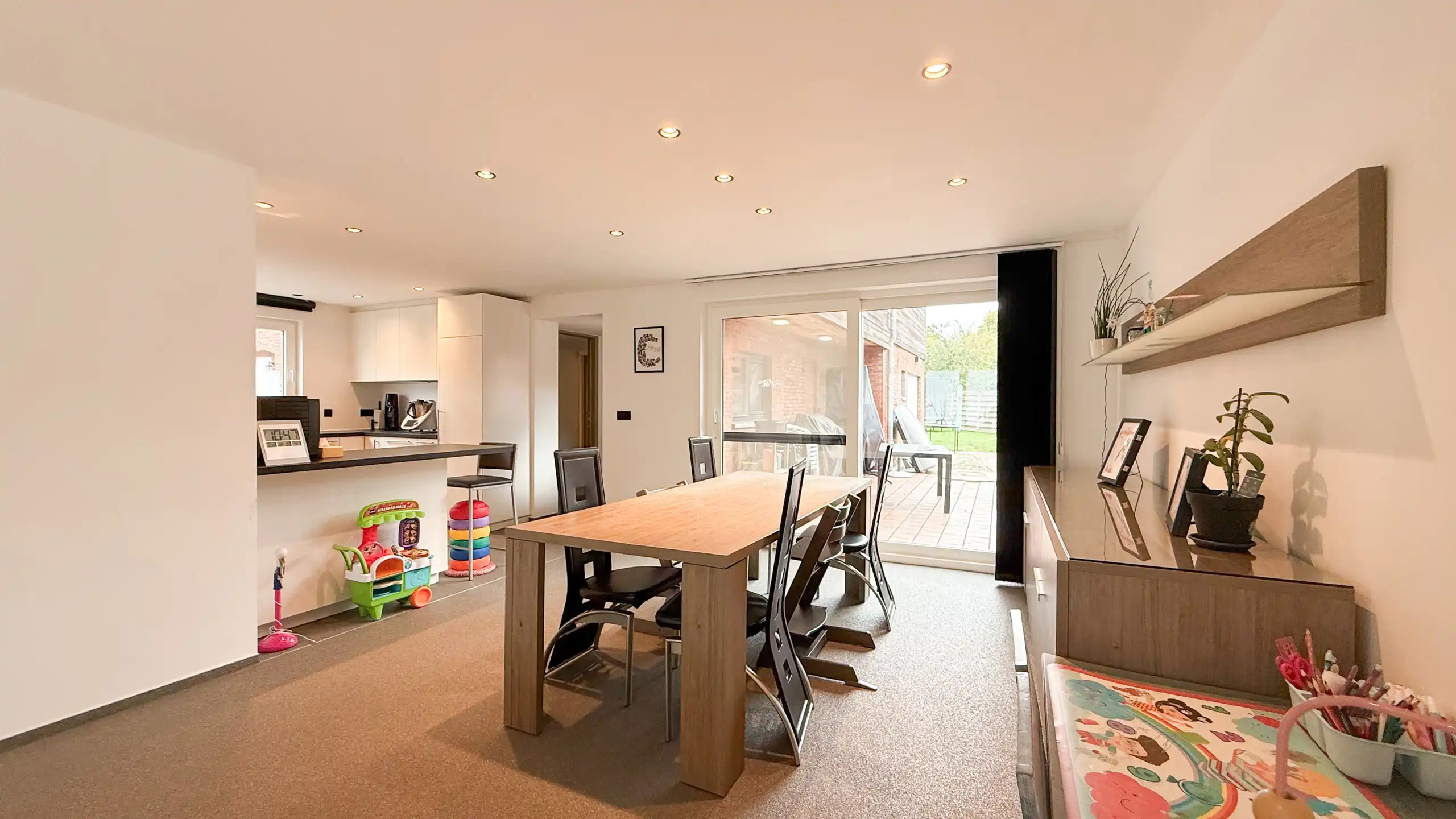 Gerenoveerde woning met veel ruimte en 6 slaapkamers! foto 6