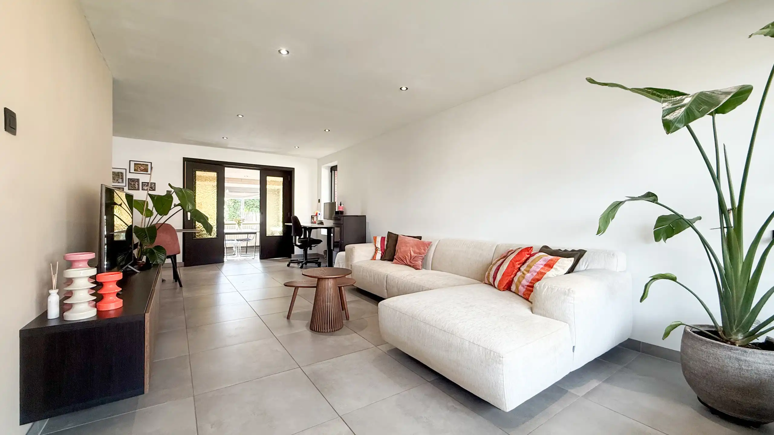 Hoofdfoto van de publicatie: Instapklare woning met 2 slpks, ruime leefruimte en tuin!