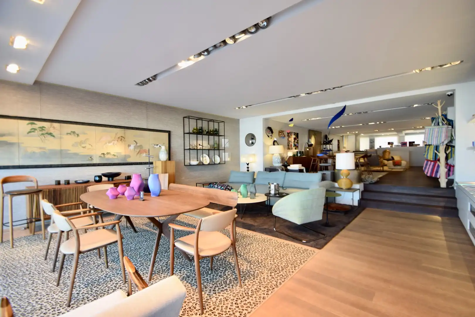 Te huur: commercieel handelspand op de zeedijk in hartje Zoute. foto 2