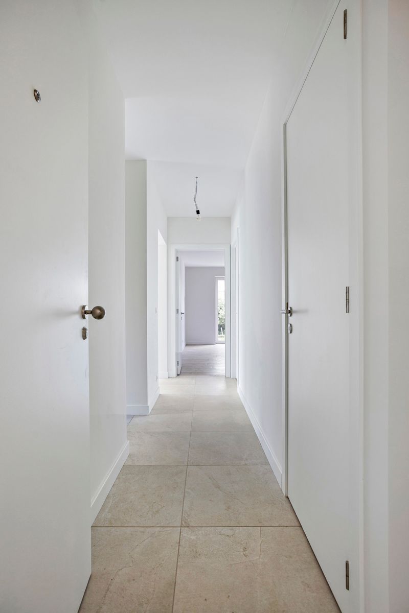 Uniek gelijkvloersapp. met veel lichtinval en private tuin! foto 4