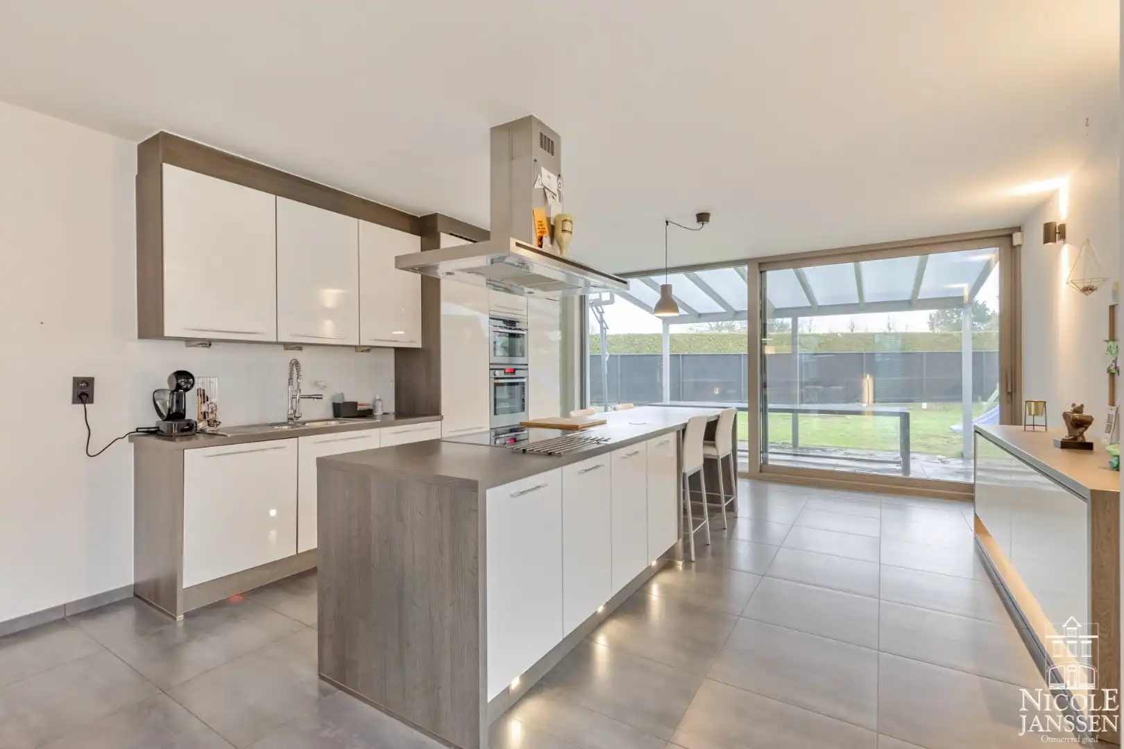 Energiezuinige moderne woning met zonnepanelen en ingesloten tuin foto 8