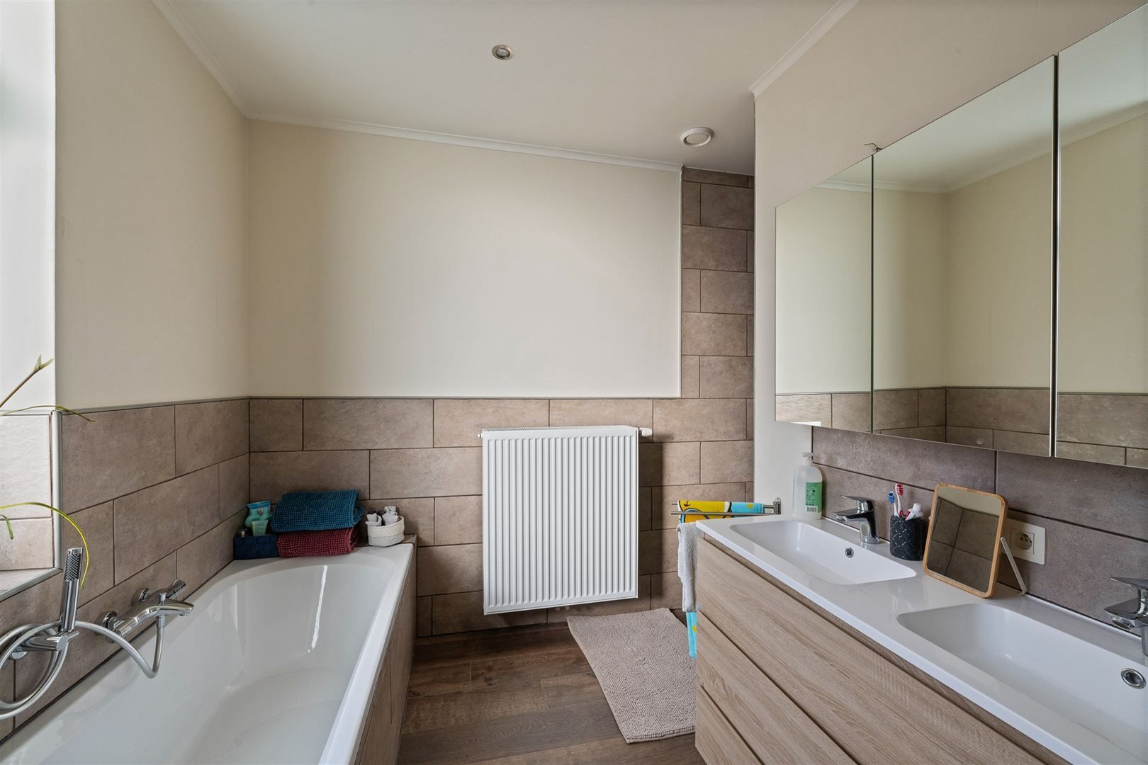 Halfopen bebouwing met garage foto 13