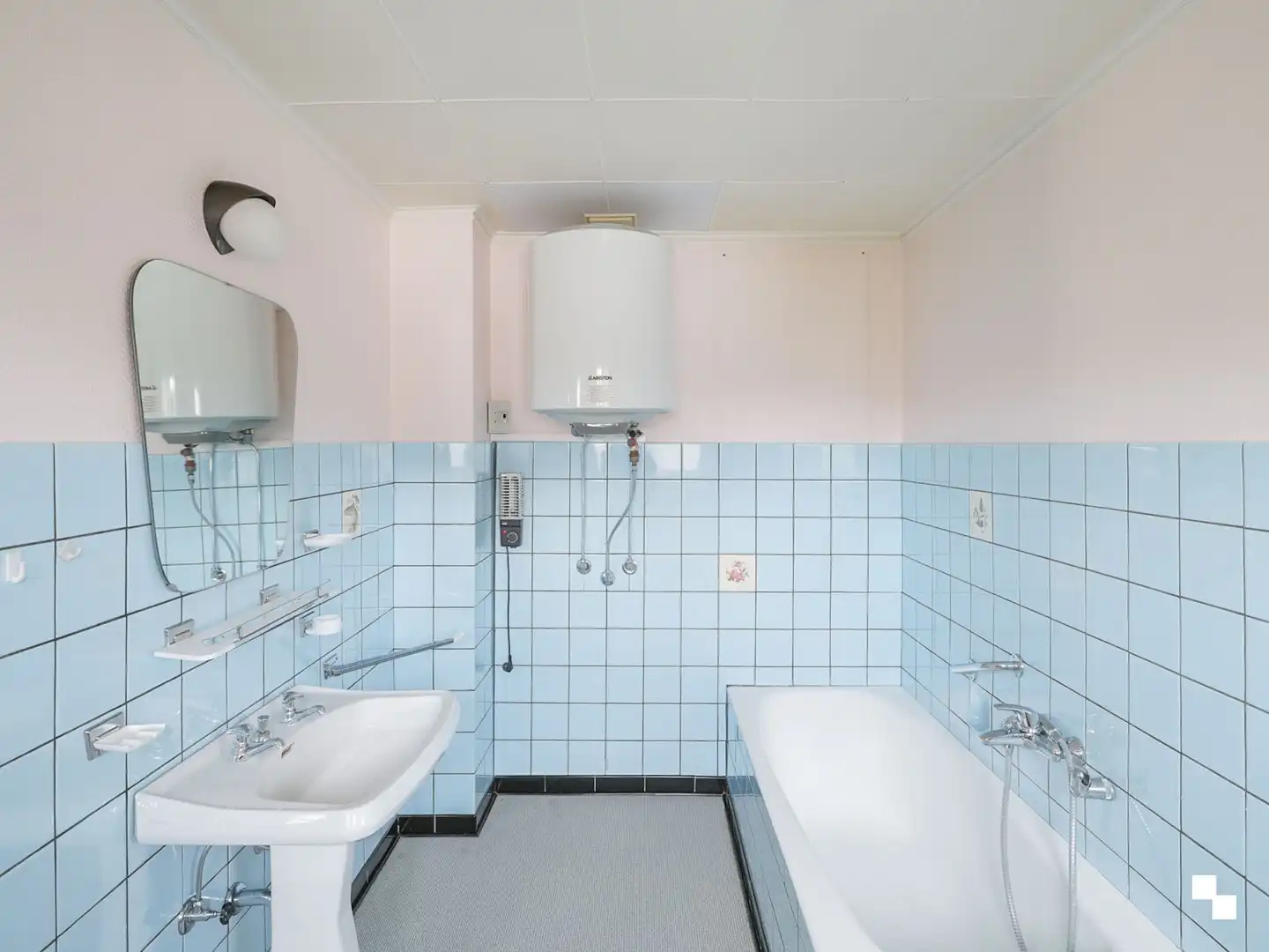 Ruime, te renoveren woning in het mooie Asper foto 16