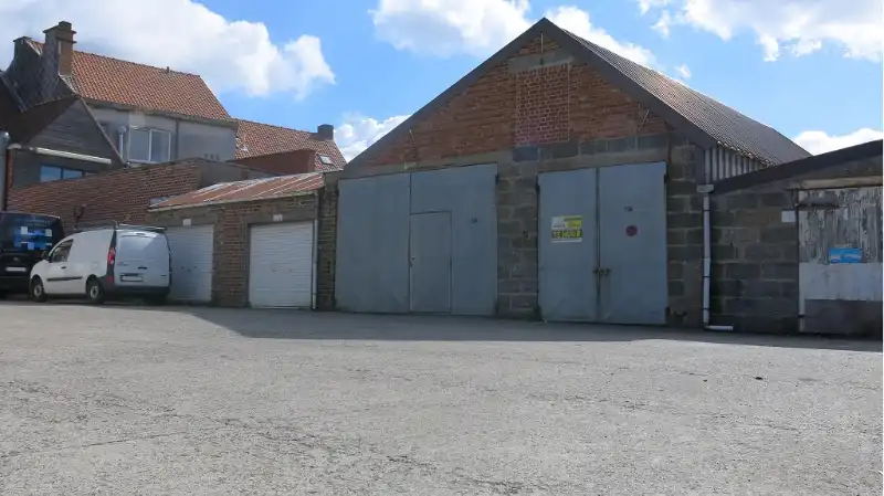 Garage (33 m2) te huur in Brugge foto {{pictureIndex}}