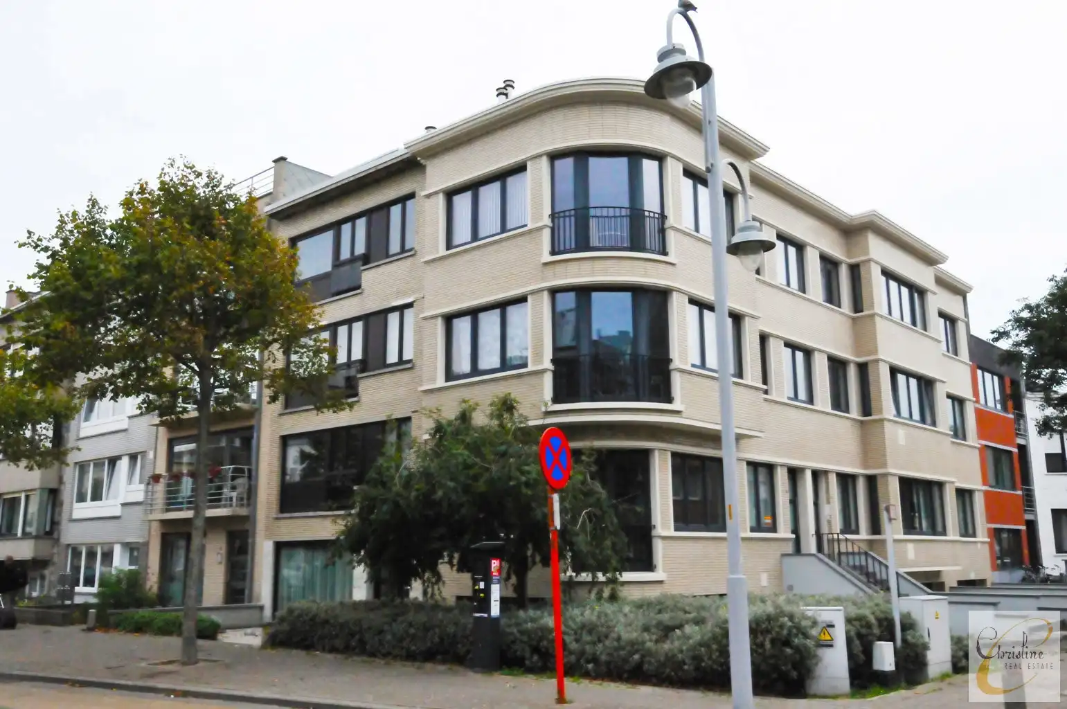 Opbrengsteigendom met 3 appartementen foto {{pictureIndex}}