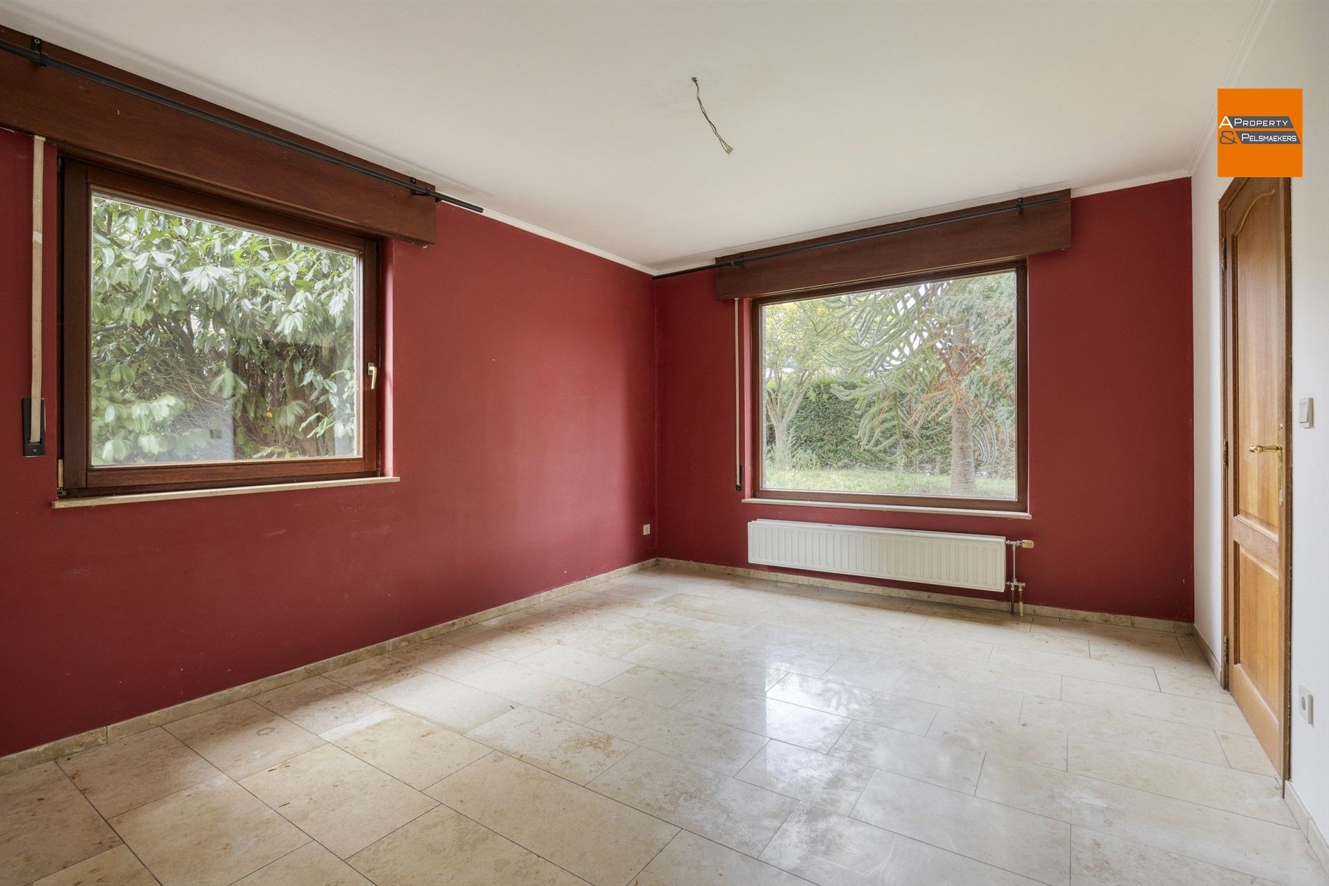 Ruime villa  met 5 slpk, garage en grote tuin foto 15