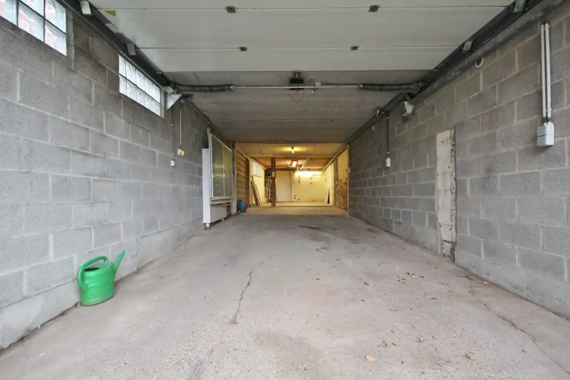 Zeer ruime woning net buiten het stadscentrum! foto 34