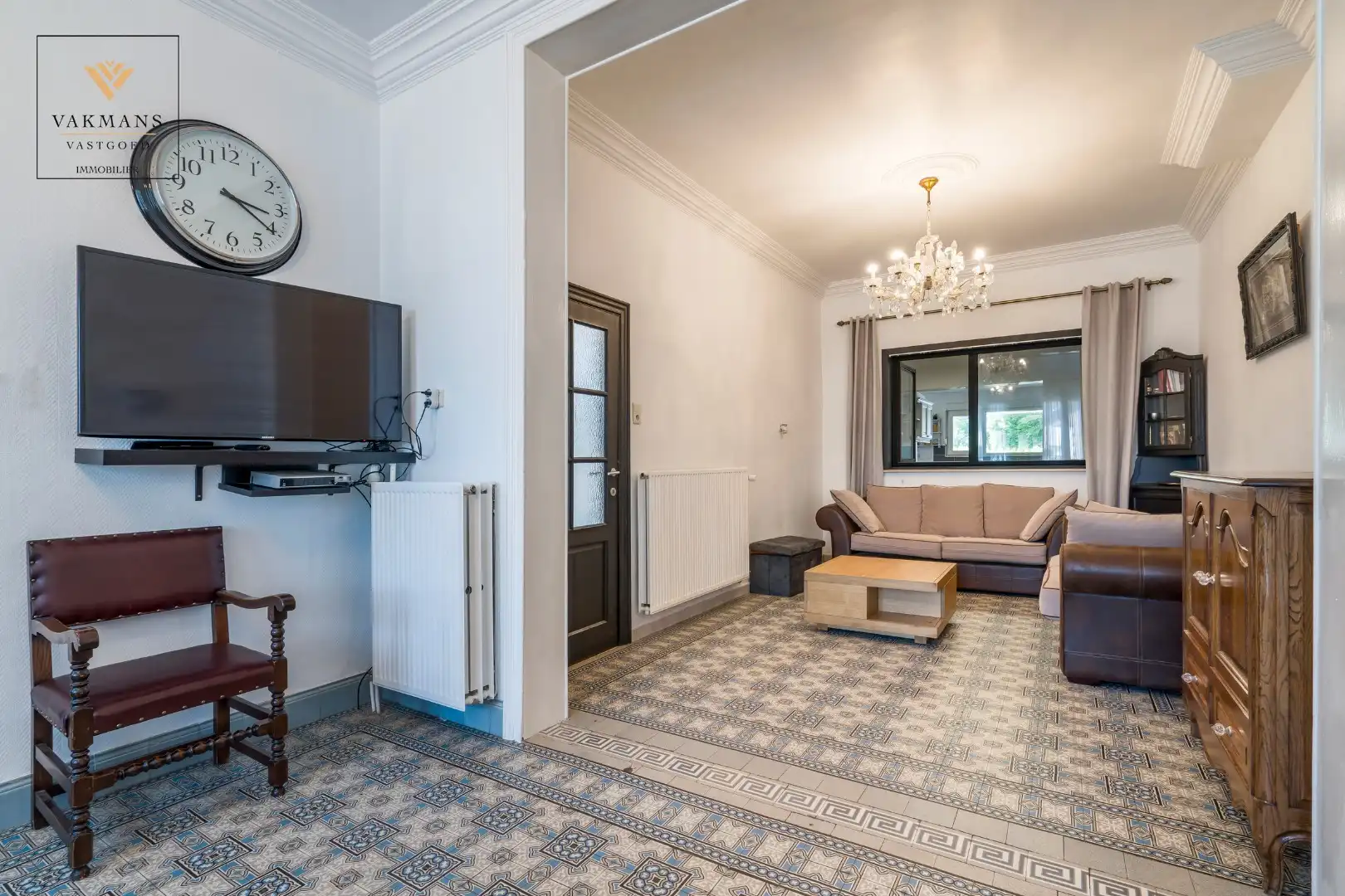 Ruime gezinswoning met 4 slaapkamers, tuin en eigen parkeerplaats. foto 6