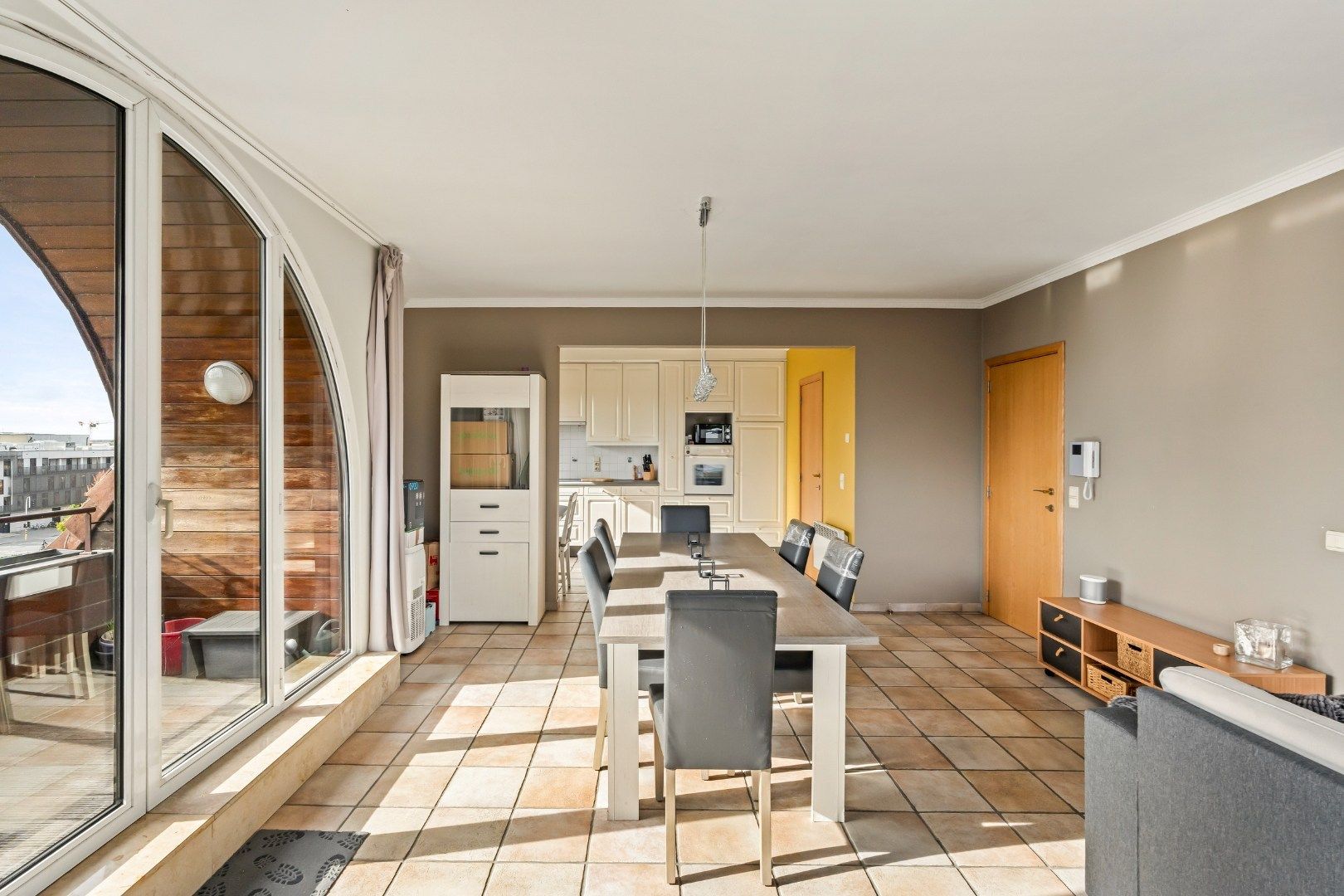 Dakappartement met 2 slaapkamers, 2 terrassen en lift in het centrum van Ieper foto 4