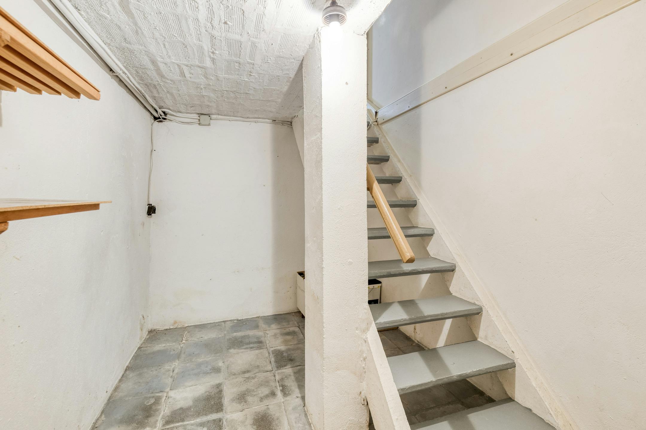 Woning met 3 slaapkamers, garage en tuin te koop. foto 23