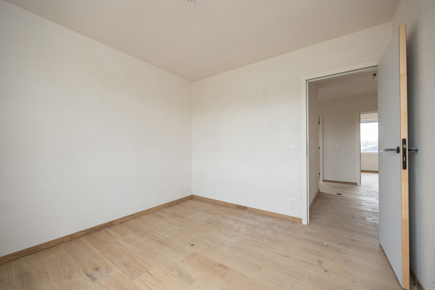 Halfopen woning met 3 slaapkamers en fietsenberging/carport op perceel van ca 540m² foto 15
