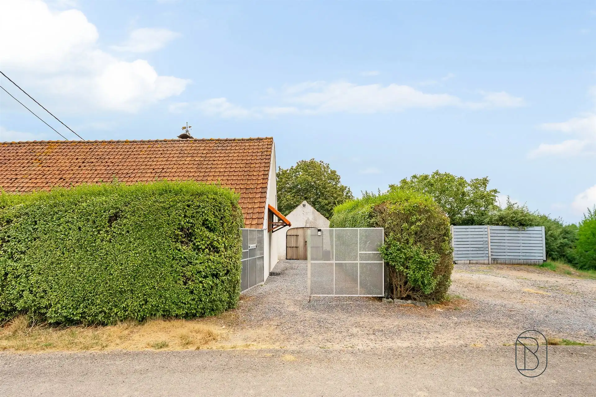 Landelijke woning met 3 slaapkamers, garage en ruime tuin foto 5