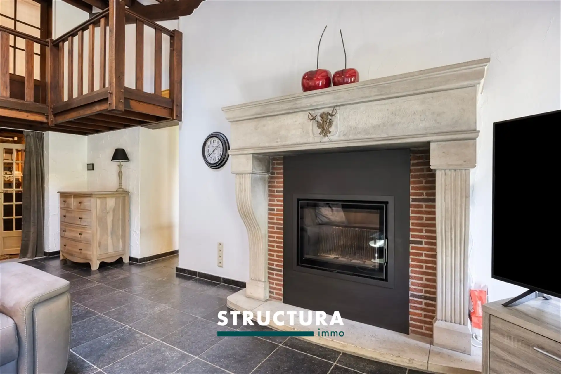 Prachtige woning met ruime loods foto 9