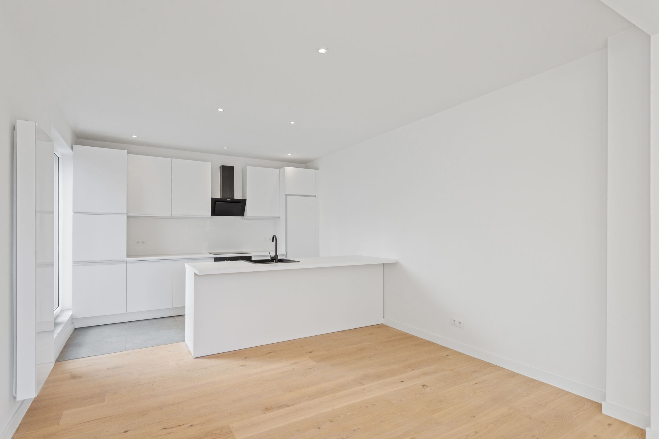 Gerenoveerd 1 slaapkamer appartement met terras te koop foto 3