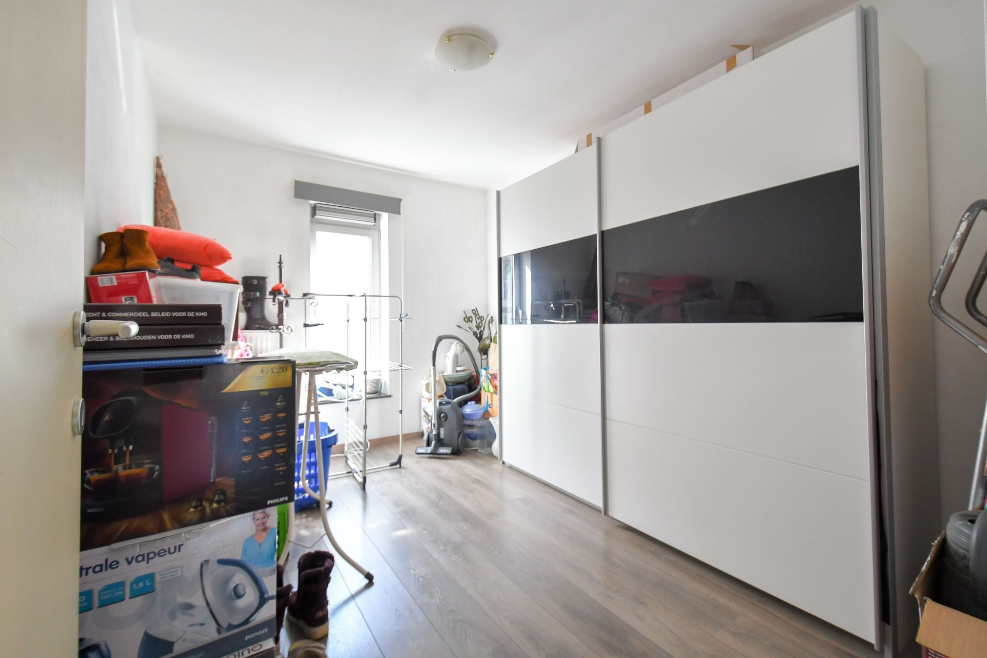 Instapklaar appartement met 2 SLPKS naast het station van Brugge foto 10