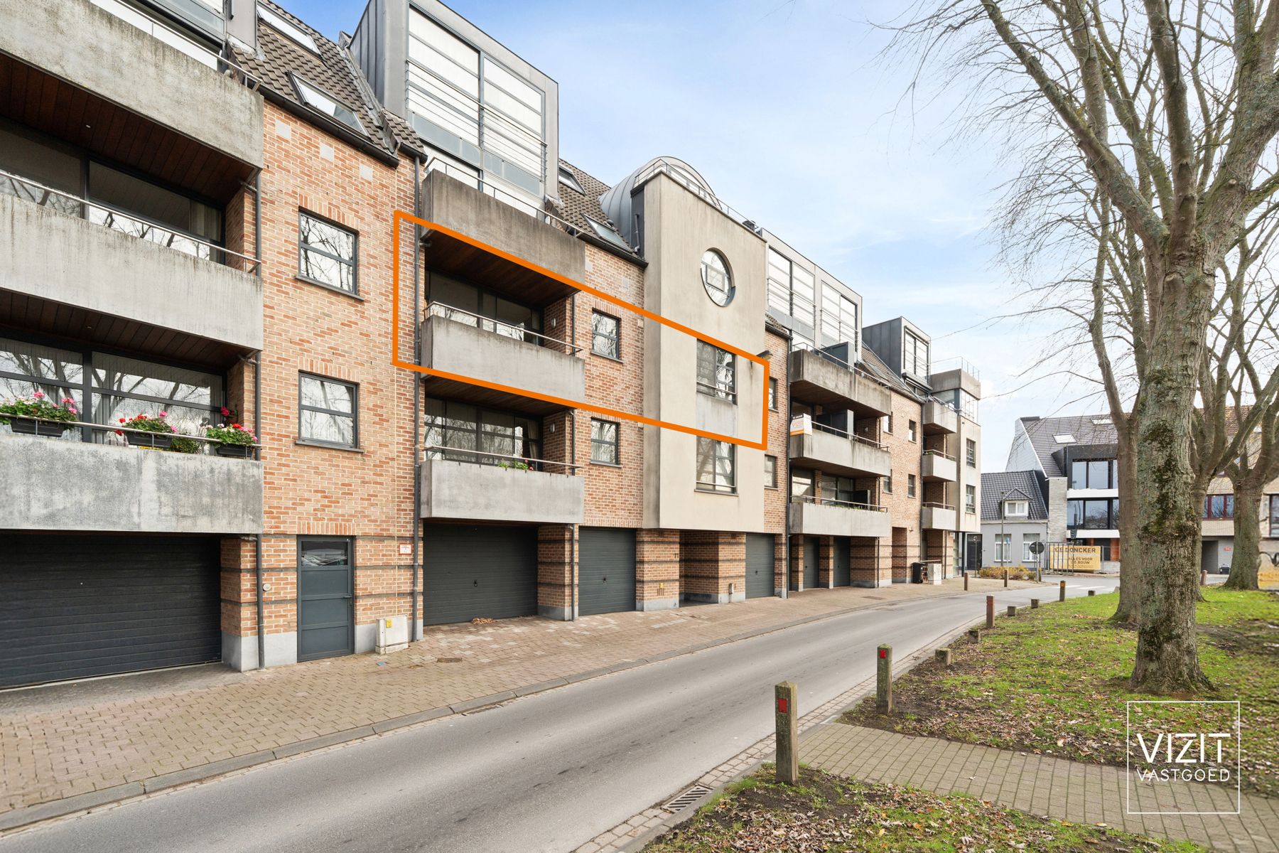 Appartement met twee slaapkamers en garage foto {{pictureIndex}}
