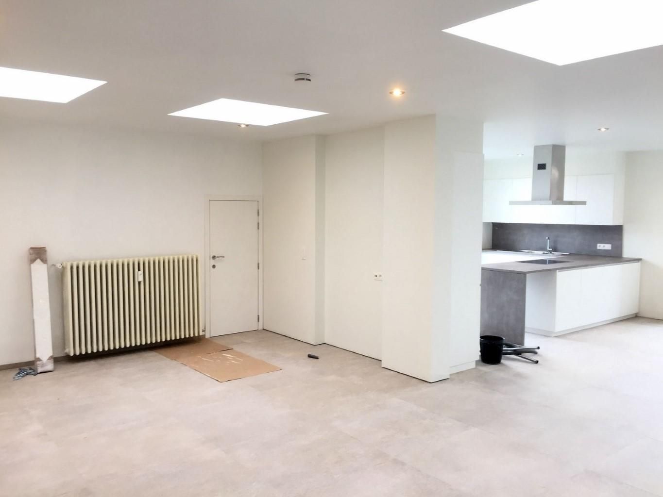 Ruim, verzorgd gelijkvloersappartement met terras en garage foto 9