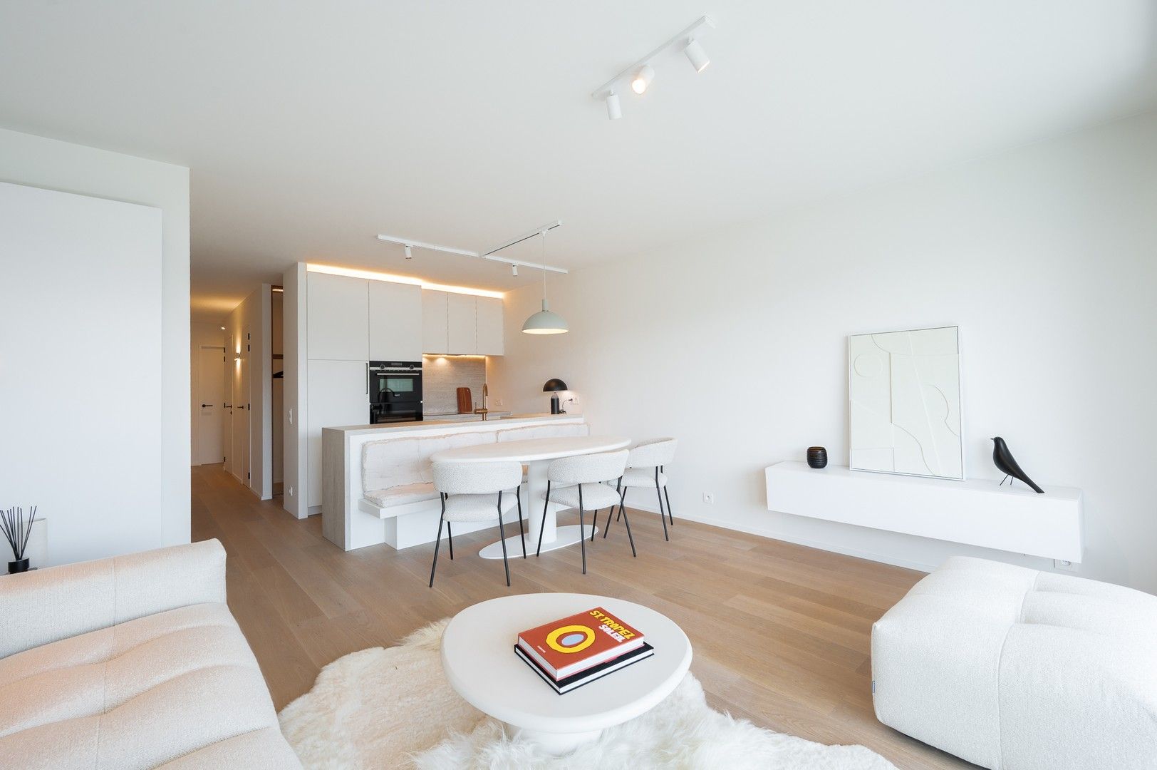 Volledig gerenoveerd appartement met zuidgericht terras heel centraal gelegen op de Kustlaan. foto 6
