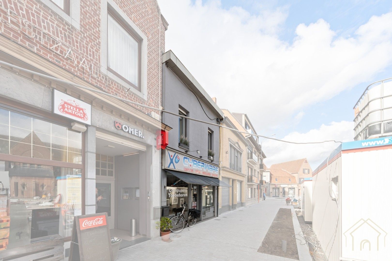 Handelspand met woonst op topligging in het centrum van Lauwe foto {{pictureIndex}}