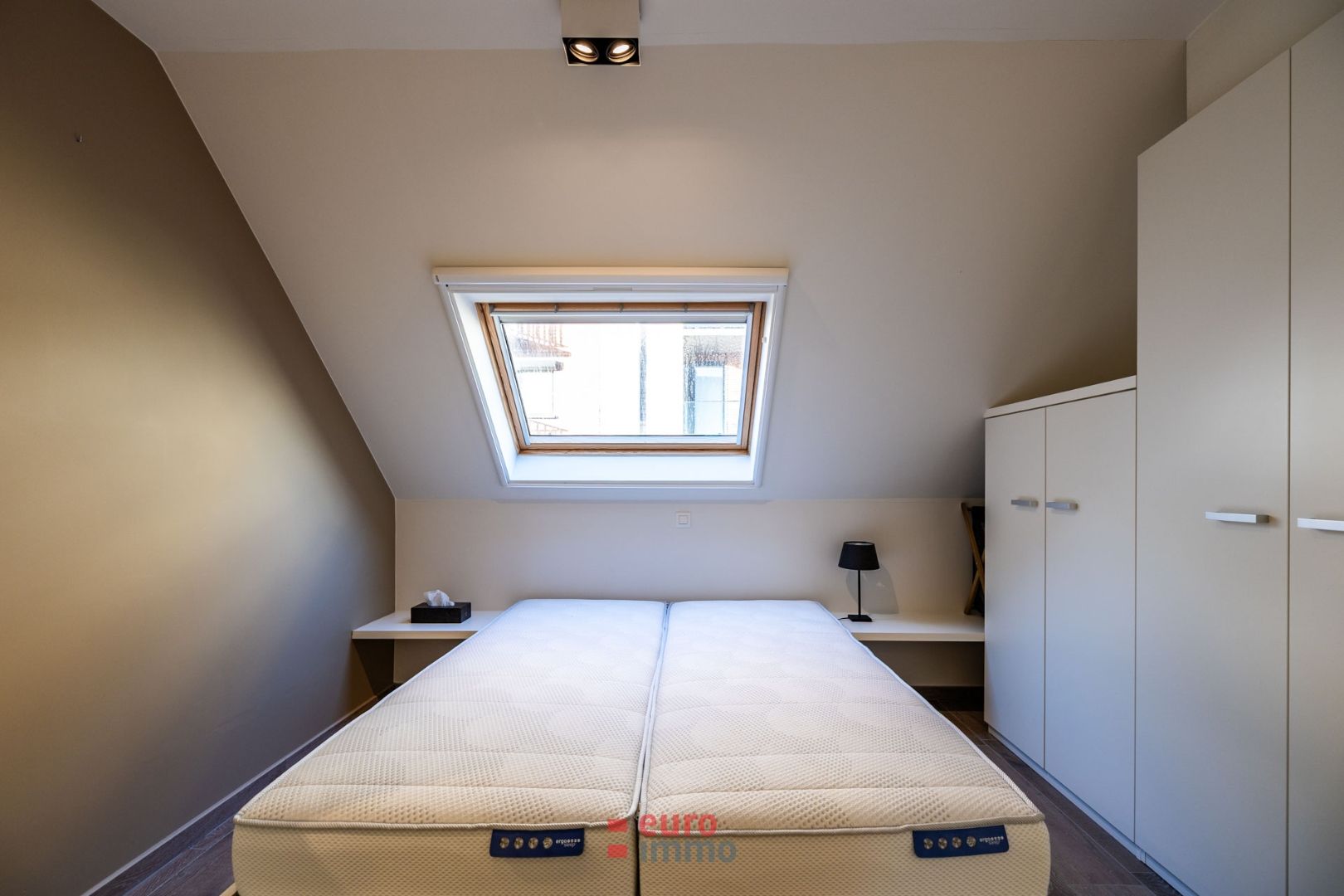 Exclusief duplex-appartement met 2 slaapkamers in het hartje van onze bruisende badstad! foto 8