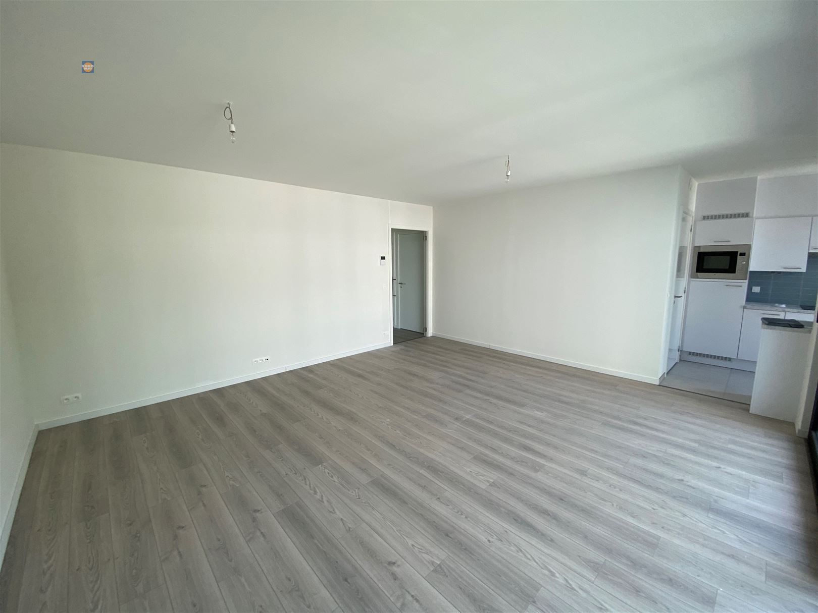 Stijlvol appartement met terras en autostaanplaats foto 2