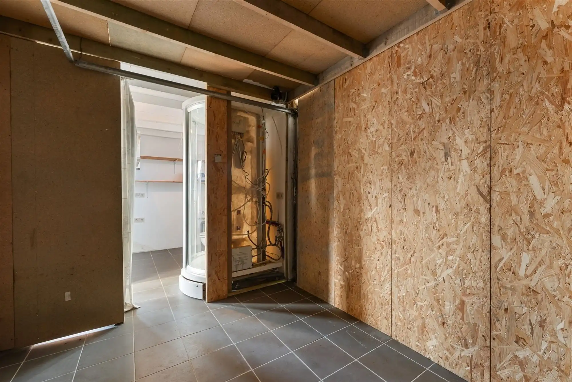 AF TE WERKEN RUIME WONING (222M²) MET 2 SLAAPKAMERS EN TUIN MET TUINKAMER OP 6A 81CA TE PAAL  foto 29