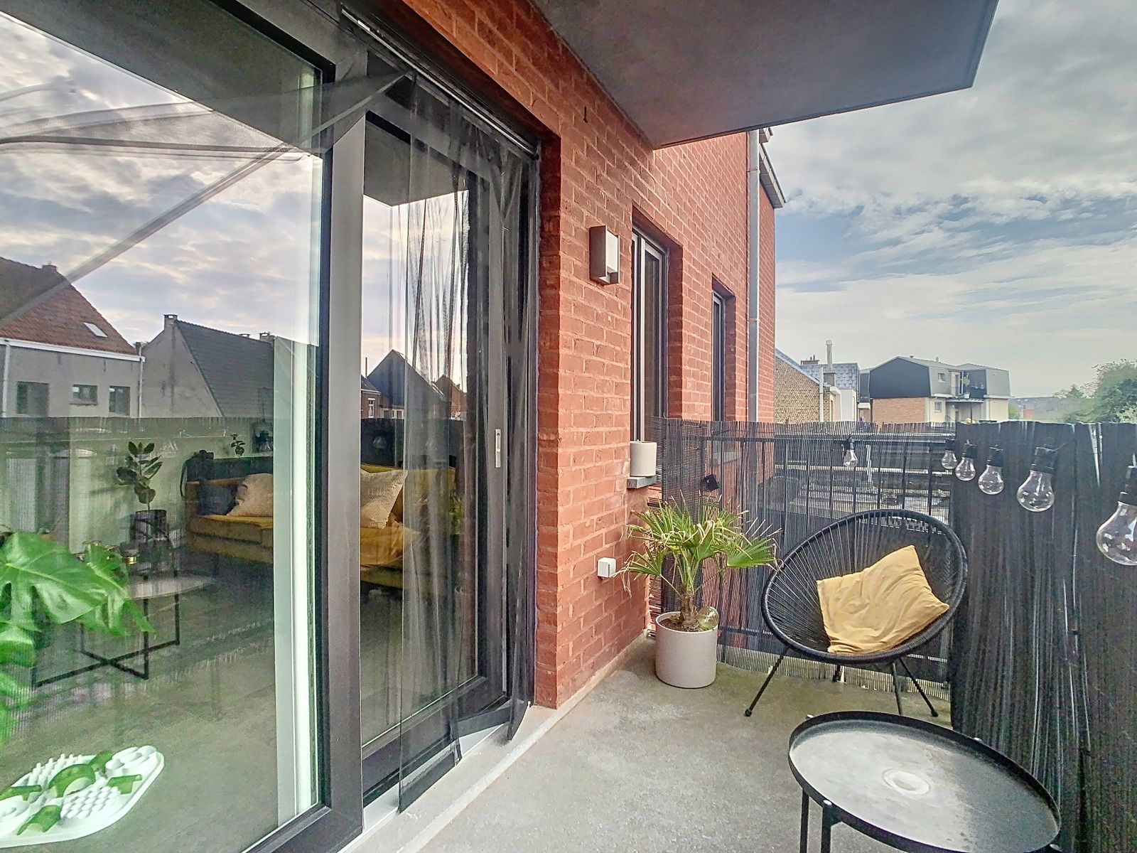 Luxe appartement met 2 SLPK, terras én autostaanplaats! foto 11